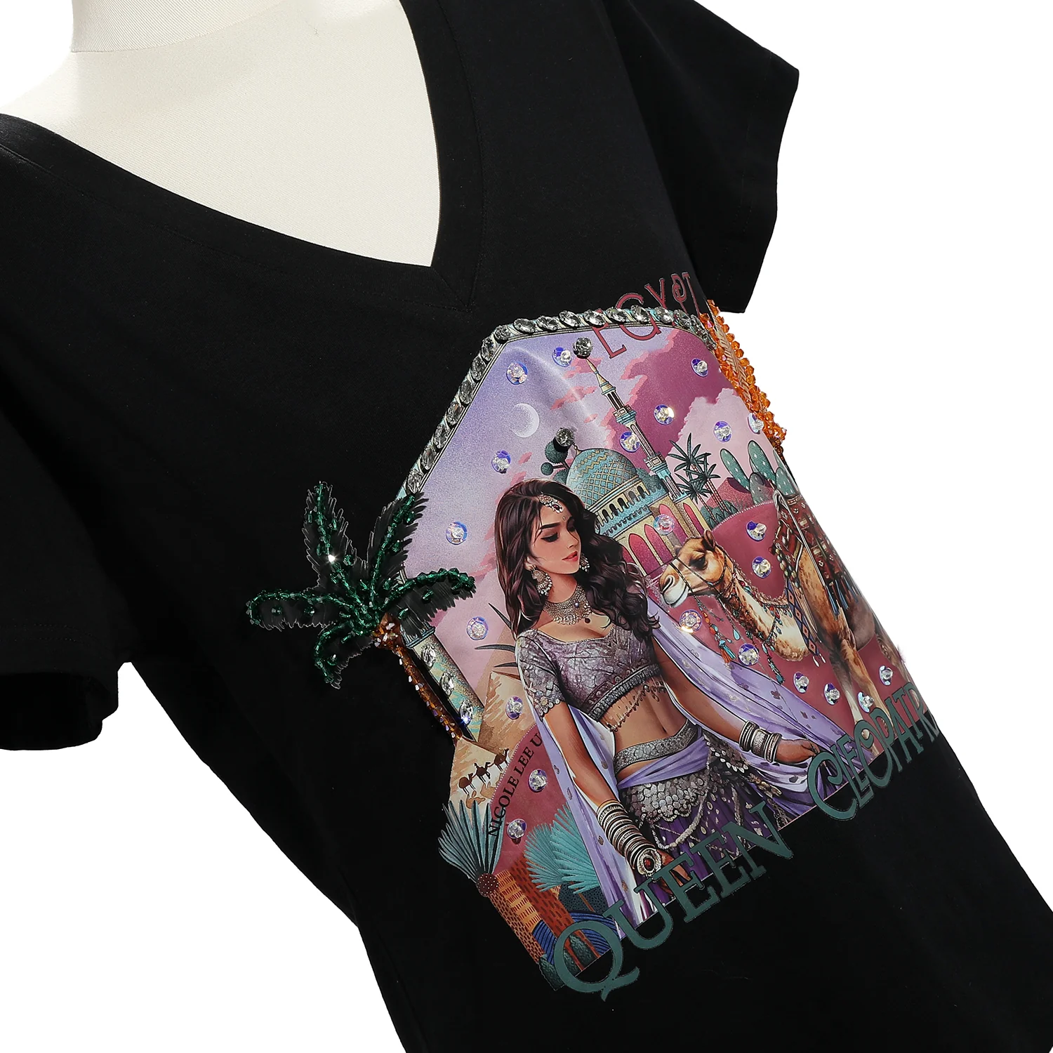 CAMISETA DE MODA CON CUELLO EN V (QUEEN CLEOPATRA NEGRO) - Imagen 3